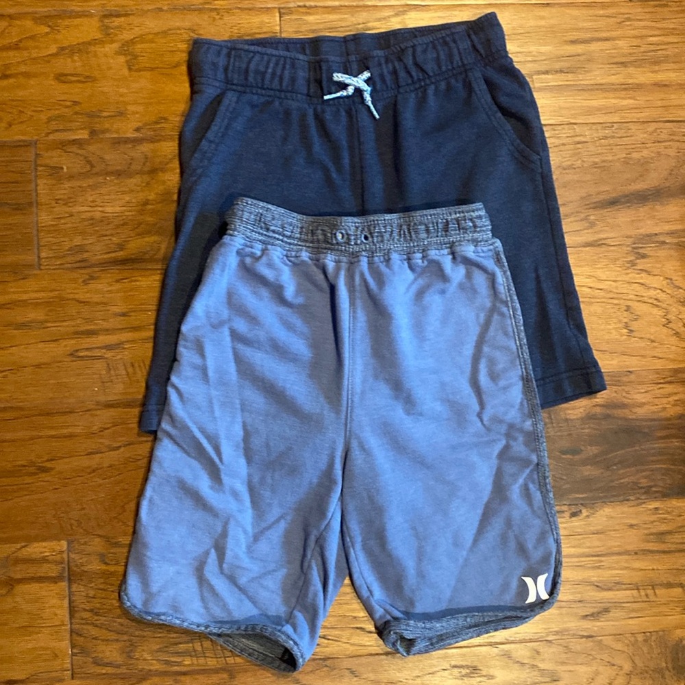 Size small boys shorts. All cotton and super comfy!